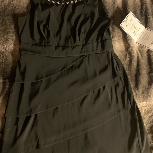 Dress - Picture 3 of 4